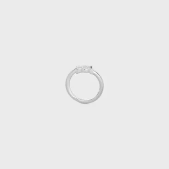 Anillo asimétrico Triomphe en latón con acabado de rodio