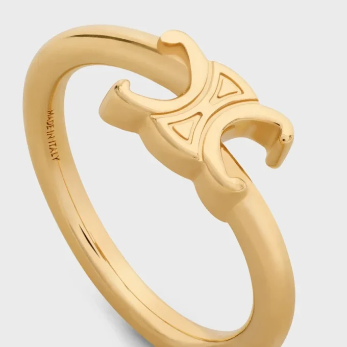 Anillo asimétrico Triomphe en latón con acabado dorado
