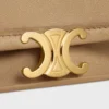Besace Triomphe suave en piel de cordero flexible y brillante Besace Triomphe suave en piel de cordero flexible y brillante