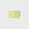 Billetera compacta Triomphe Stamp en piel de becerro granulada y flexible Billetera compacta Triomphe Stamp en piel de becerro granulada y flexible