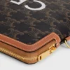 Bolsita con correa Cuir Triomphe en Triomphe Canvas con estampado CELINE Bolsita con correa Cuir Triomphe en Triomphe Canvas con estampado CELINE