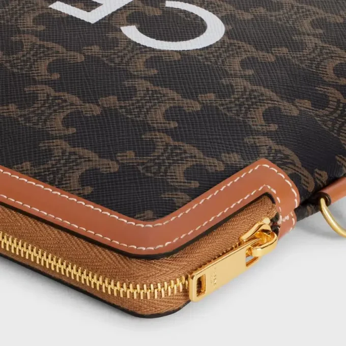 Bolsita con correa Cuir Triomphe en Triomphe Canvas con estampado CELINE Bolsita con correa Cuir Triomphe en Triomphe Canvas con estampado CELINE