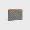 Bolsita con correa en Cuir Triomphe con estampado integral Jacquard Triomphe Bolsita con correa en Cuir Triomphe con estampado integral Jacquard Triomphe