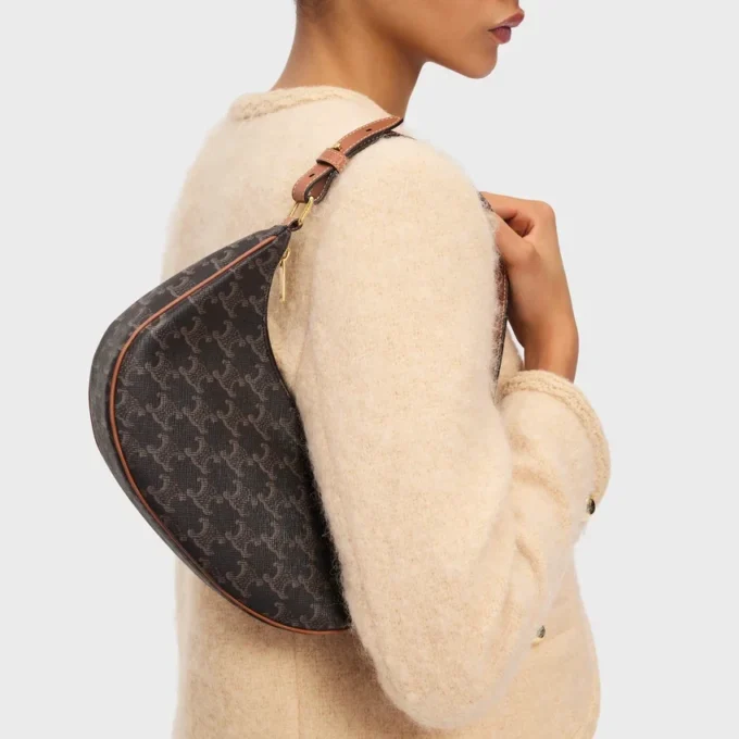 Bolso Ava en Triomphe Canvas y piel de becerro Bolso Ava en Triomphe Canvas y piel de becerro