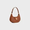 Bolso Ava Triomphe mediano en piel de becerro lisa Bolso Ava Triomphe mediano en piel de becerro lisa
