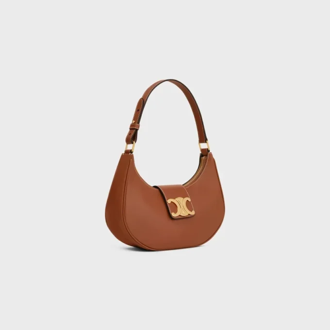 Bolso Ava Triomphe mediano en piel de becerro lisa Bolso Ava Triomphe mediano en piel de becerro lisa