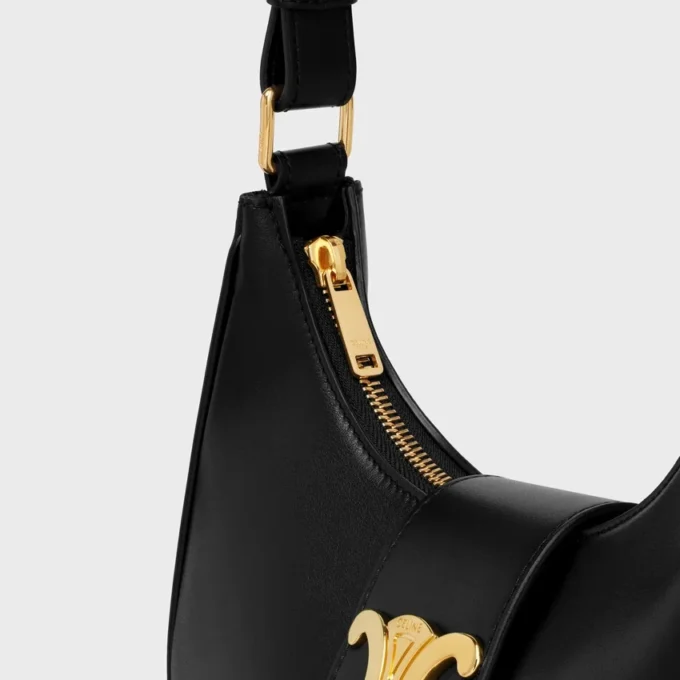 Bolso Ava Triomphe mediano en piel de becerro lisa Bolso Ava Triomphe mediano en piel de becerro lisa
