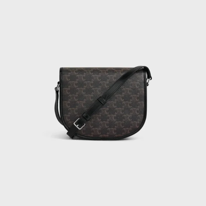 Bolso Besace Triomphe mediano en Triomphe Canvas y piel de becerro Bolso Besace Triomphe mediano en Triomphe Canvas y piel de becerro