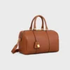 Bolso Boston grande en piel de becerro granulada flexible Bolso Boston grande en piel de becerro granulada flexible