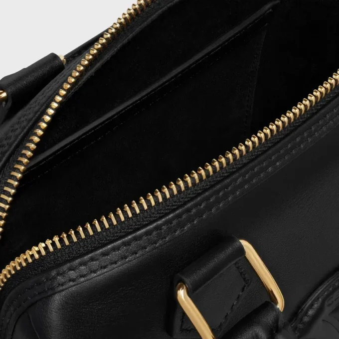 Bolso Boston pequeño en piel de becerro lisa Bolso Boston pequeño en piel de becerro lisa