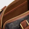 Bolso Boston pequeño en Triomphe Canvas y piel de becerro Bolso Boston pequeño en Triomphe Canvas y piel de becerro
