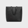 Bolso Cabas con hebilla en piel de becerro con relieve Triomphe Bolso Cabas con hebilla en piel de becerro con relieve Triomphe