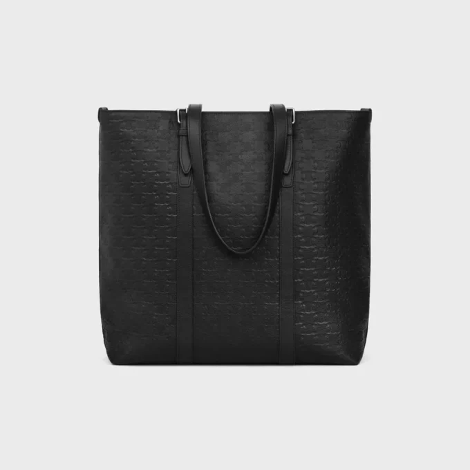 Bolso Cabas con hebilla en piel de becerro con relieve Triomphe Bolso Cabas con hebilla en piel de becerro con relieve Triomphe