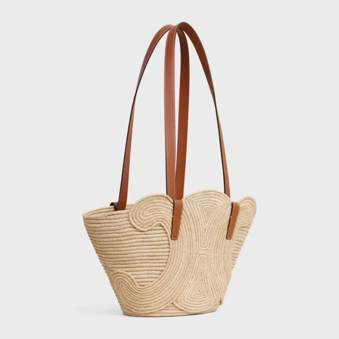 Bolso CELINE Classic Panier pequeño trenzado Triomphe en rafia y piel de becerro