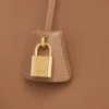 Bolso CELINE Conti en piel de becerro granulada flexible
