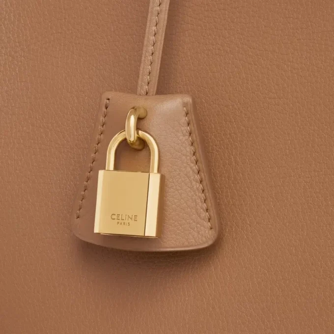 Bolso CELINE Conti en piel de becerro granulada flexible