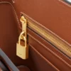 Bolso Celine Conti Teen en piel de becerro granulada flexible Bolso Celine Conti Teen en piel de becerro granulada flexible