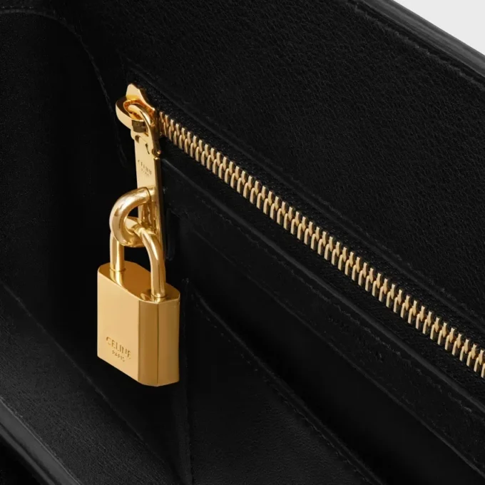 Bolso Celine Conti Teen en piel de becerro granulada flexible Bolso Celine Conti Teen en piel de becerro granulada flexible