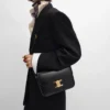 Bolso Classique Triomphe en piel de becerro brillante Bolso Classique Triomphe en piel de becerro brillante