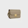 Bolso Classique Triomphe en piel de becerro brillante Bolso Classique Triomphe en piel de becerro brillante