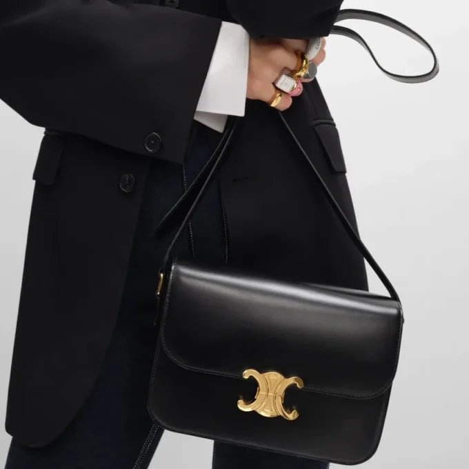 Bolso Classique Triomphe en piel de becerro brillante Bolso Classique Triomphe en piel de becerro brillante