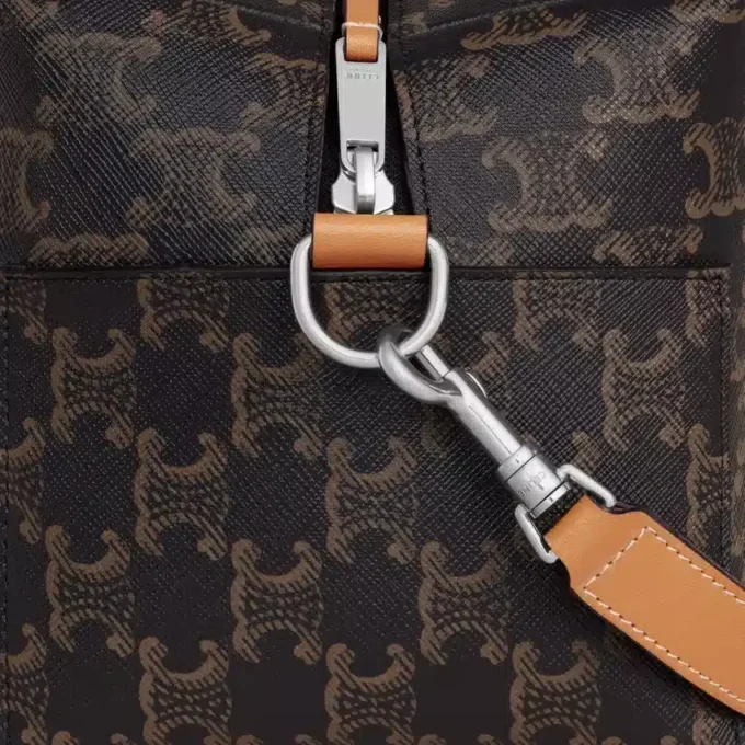 Bolso cruzado Take Away en Triomphe Canvas y piel de becerro