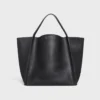 Bolso cubo mediano en piel de becerro flexible Bolso cubo mediano en piel de becerro flexible