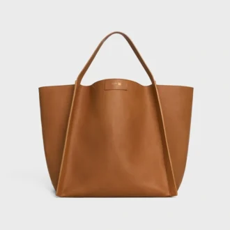 Bolso cubo mediano en piel de becerro flexible Bolso cubo mediano en piel de becerro flexible