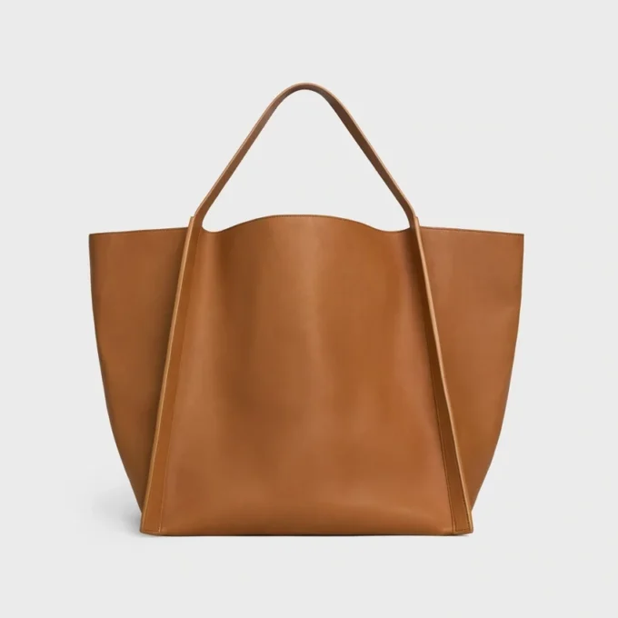 Bolso cubo mediano en piel de becerro flexible Bolso cubo mediano en piel de becerro flexible
