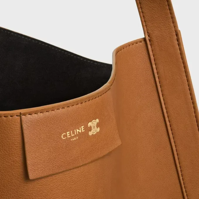 Bolso cubo mediano en piel de becerro flexible Bolso cubo mediano en piel de becerro flexible