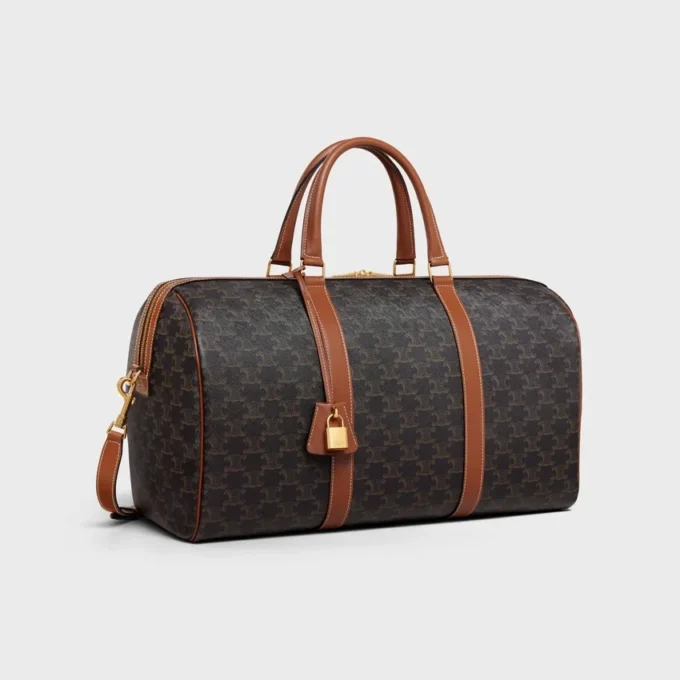 Bolso de viaje mediano en Triomphe Canvas y piel de becerro Bolso de viaje mediano en Triomphe Canvas y piel de becerro
