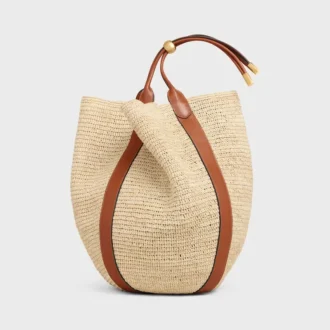 Bolso grande tipo cubo de rafia y piel de becerro