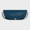 Bolso Halfmoon Soft Triomphe en piel de cordero flexible y brillante Bolso Halfmoon Soft Triomphe en piel de cordero flexible y brillante