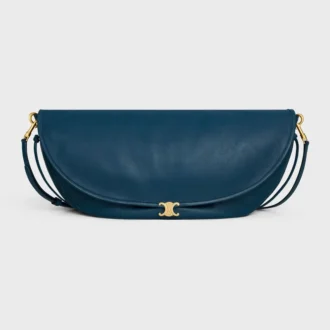 Bolso Halfmoon Soft Triomphe en piel de cordero flexible y brillante