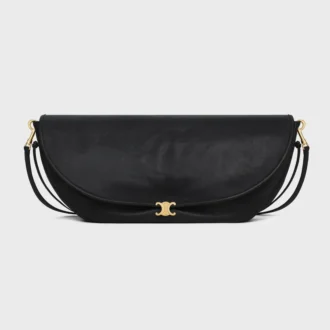 Bolso Halfmoon Soft Triomphe en piel de cordero flexible y brillante