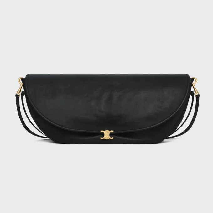 Bolso Halfmoon Soft Triomphe en piel de cordero flexible y brillante Bolso Halfmoon Soft Triomphe en piel de cordero flexible y brillante