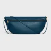 Bolso Halfmoon Soft Triomphe en piel de cordero flexible y brillante Bolso Halfmoon Soft Triomphe en piel de cordero flexible y brillante