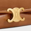 Bolso Halfmoon Soft Triomphe en piel de cordero flexible y brillante Bolso Halfmoon Soft Triomphe en piel de cordero flexible y brillante