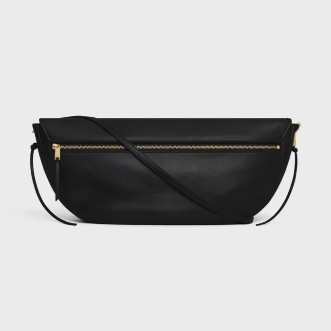 Bolso Halfmoon Soft Triomphe en piel de cordero flexible y brillante Bolso Halfmoon Soft Triomphe en piel de cordero flexible y brillante