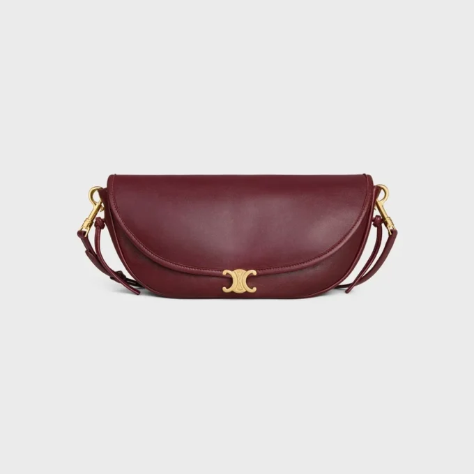 Bolso Little Halfmoon Soft Triomphe en piel de cordero flexible y brillante Bolso Little Halfmoon Soft Triomphe en piel de cordero flexible y brillante