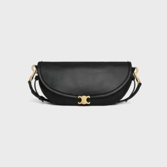 Bolso Little Halfmoon Soft Triomphe en piel de cordero flexible y brillante