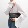 Bolso Little Halfmoon Soft Triomphe en piel de cordero flexible y brillante Bolso Little Halfmoon Soft Triomphe en piel de cordero flexible y brillante