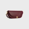 Bolso Little Halfmoon Soft Triomphe en piel de cordero flexible y brillante Bolso Little Halfmoon Soft Triomphe en piel de cordero flexible y brillante