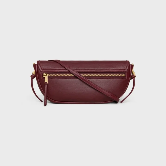Bolso Little Halfmoon Soft Triomphe en piel de cordero flexible y brillante Bolso Little Halfmoon Soft Triomphe en piel de cordero flexible y brillante