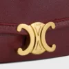 Bolso Little Halfmoon Soft Triomphe en piel de cordero flexible y brillante Bolso Little Halfmoon Soft Triomphe en piel de cordero flexible y brillante