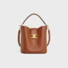 Bolso Louise mediano tipo cubo en piel de becerro lisa
