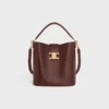 Bolso Louise mediano tipo cubo en piel de becerro lisa