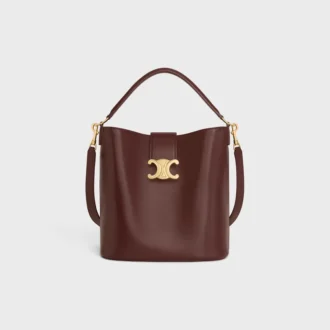 Bolso Louise mediano tipo cubo en piel de becerro lisa Bolso Louise mediano tipo cubo en piel de becerro lisa