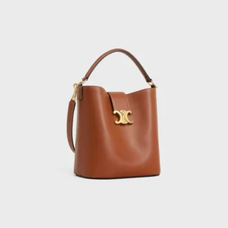 Bolso Louise mediano tipo cubo en piel de becerro lisa