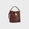 Bolso Louise mediano tipo cubo en piel de becerro lisa
